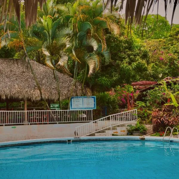 Apart Hotel Acuarious de Luis, ξενοδοχείο σε Εστελί