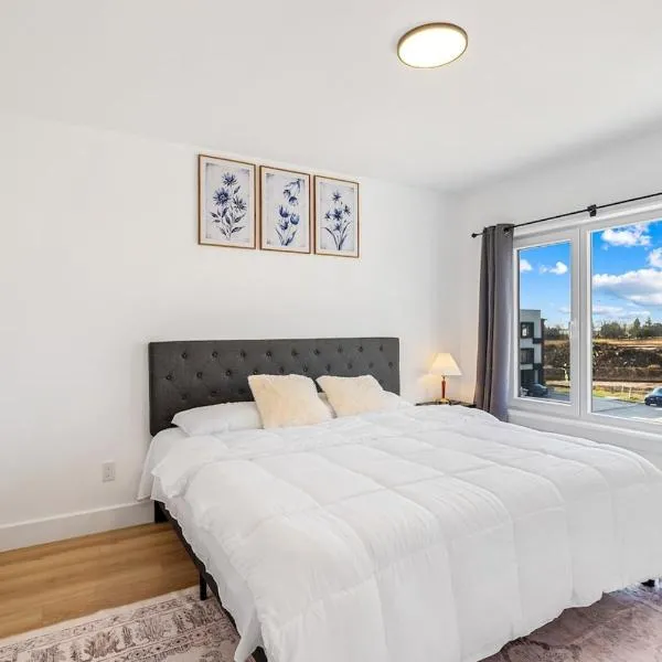 Modern 3BR House, King, 2 Queens, Parking, ξενοδοχείο στο Λονδίνο