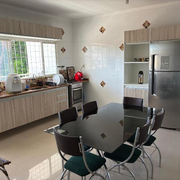 Quarto com TV 50 polegadas, frigobar, ar-condicionado e Wi Fi, sala e cozinha compartilhado - Foto 4