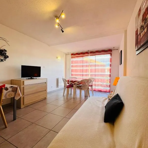 Les Soleillades-T2 pour 5 pers-piscine, parking privé- LaConciergerieByNina, hotel en Palavas-les-Flots