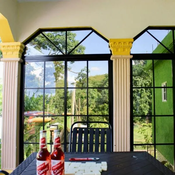 Coke Guest House, khách sạn ở Mandeville