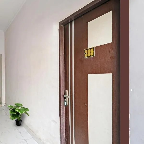 Hotel O APM INN, хотел в Chinhat