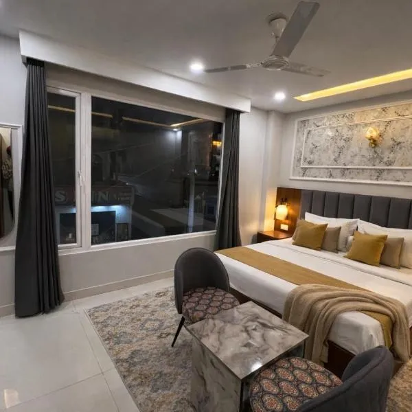 Hotel Aurum Park by Sitara Group، فندق في Jāmb