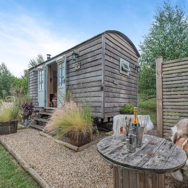 Herbie's Shepherd Hut - Uk50229, hotel i Nottingham
