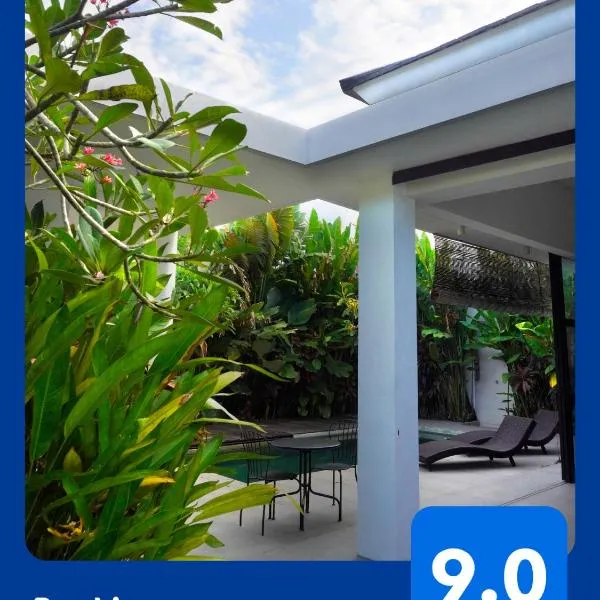 Tranquil 2BR Pool Villa - Fast WiFi - Work-Friendly - Near Echo Beach, hotel in Tumbak Bayuh