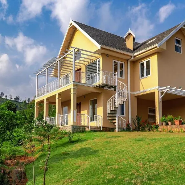 Yellow Tulip Hill Side Luxury Villa by LexStays, khách sạn ở Coonoor