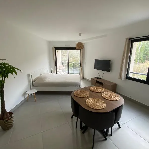 Appartement entre Monaco et Nice Calme et tout équipé, hotel em Èze