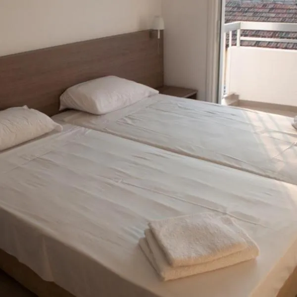 St. George Rent Rooms, hotel in Larnaka