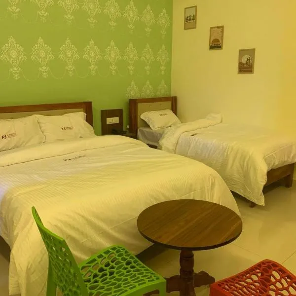 KH Residency And Lodging, hotel in Punganūru