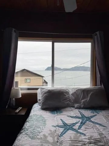 Curley's Resort & Dive Center, hótel í Sekiu