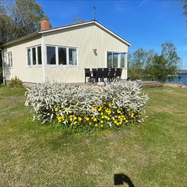 Sommarstuga med strandtomt, Hotel in Ronneby