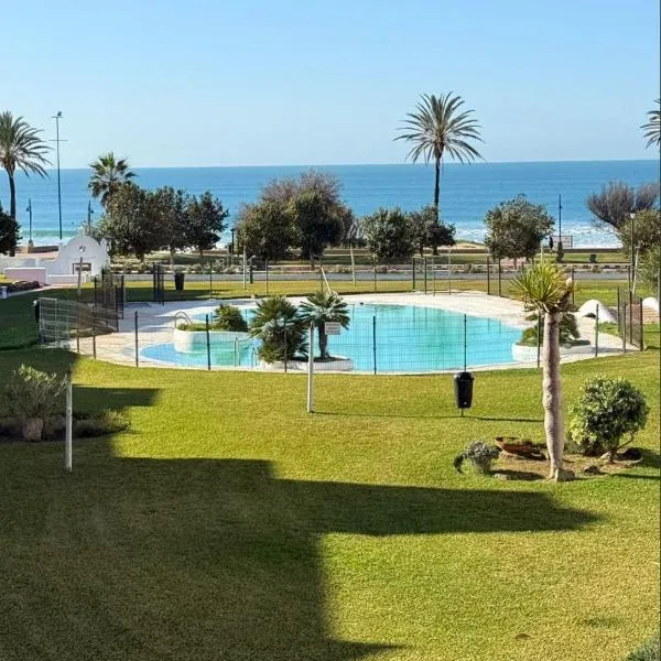 Apartamento Marea en primera línea de playa en La Barrosa con vistas al mar, Hotel in Novo Sancti Petri