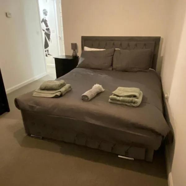 2bed apartment 10mins from Sheffield,Rotherham and meadah, хотел в Родъръм