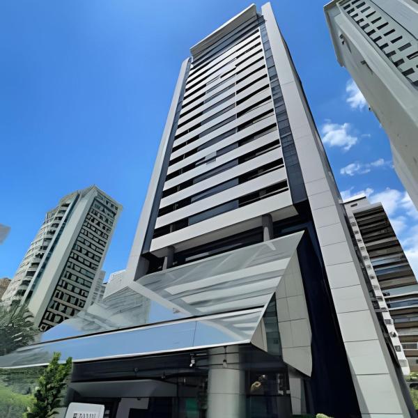 Flat no hotel Q. Paulista nos Jardins, com sacada!