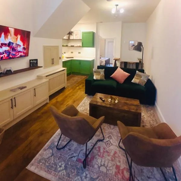 Twenty 7 - Modern & Spacious Townhouse, hotel em Killaloe