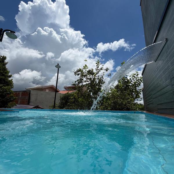 Refúgio com vista para montanhas, parquinho e piscina - Foto 2