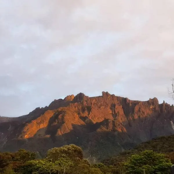 Grace Mt Kinabalu Homestay, hotel u gradu Kampong Kundassan