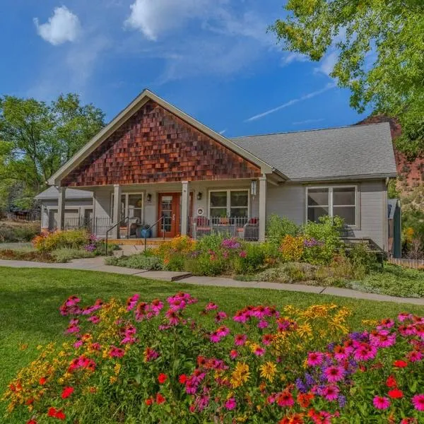 Cozy Home with Sauna 5 bedrooms 3 bathrooms Sleeps 12, hotel a Glenwood Springs