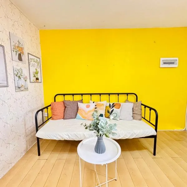 Your Comfort Zone Staycation1, hotel in Manila