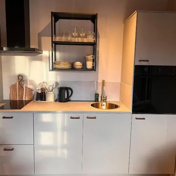 Luxe Tiny Suite met privé tuinbad, viešbutis mieste Mersenas
