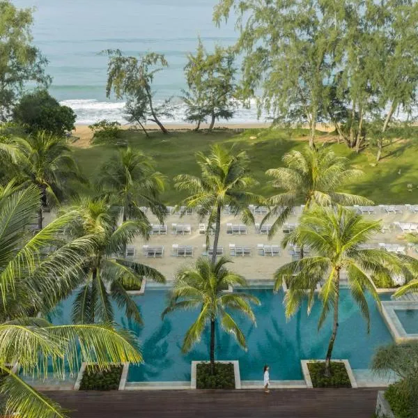 Anantara Mai Khao Phuket Villas: Mai Khao Plajı şehrinde bir otel