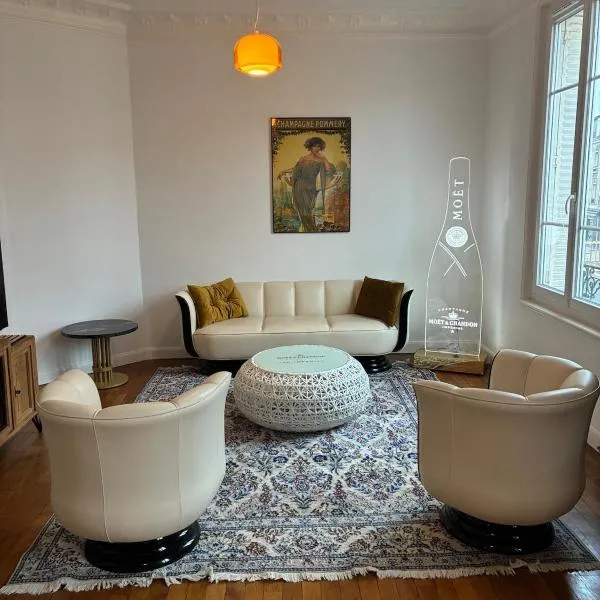 Beautiful 2 bedroom apartment - prime location, hotel u gradu 'Reims'