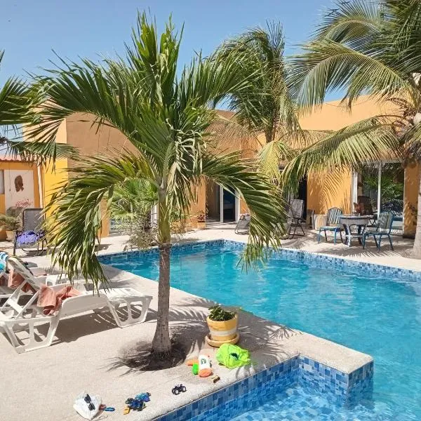 Hôtel Colibri Lac Rose, отель в городе Niaga