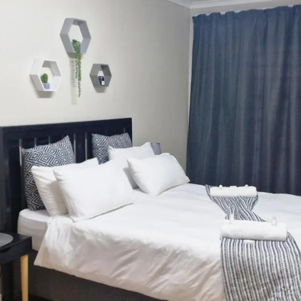 Casa en Gregg -Exquisite 2-bedroom self catering unit - 1 car parking space, hotel in East London