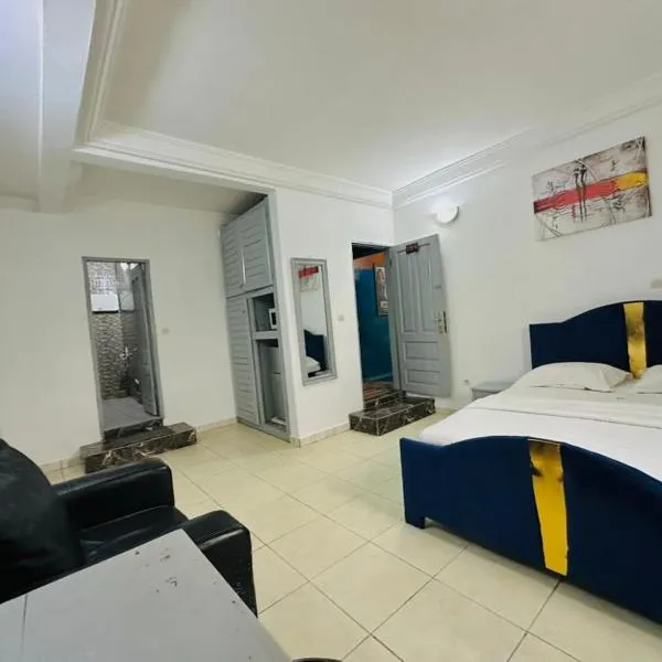 CAMERHOME Lycée Cité des palmiers, hotel in Douala
