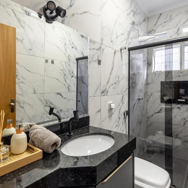 Casa completa 2 Quartos, garagem privativa e Self check-in -Ideal para famílias, casais e profissionais em trabalho remoto - Foto 3