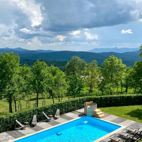 Apartments & Rooms Domacija Krnc، فندق في Hrib pri Hinjah