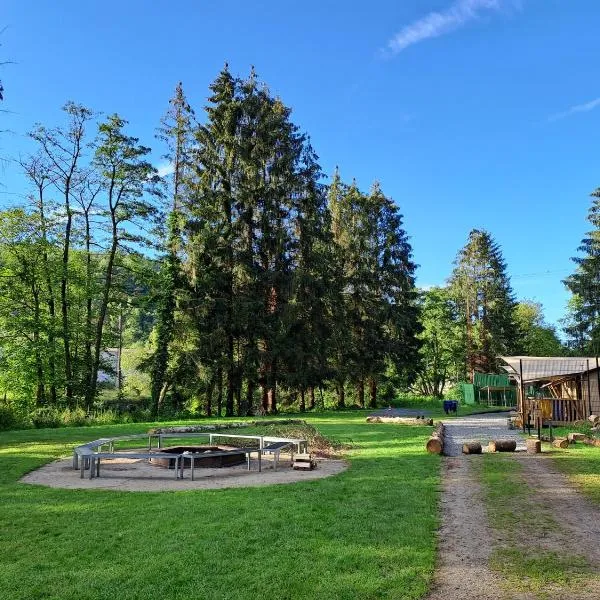 Camping Les Pommiers, hotel i Comblain-au-Pont