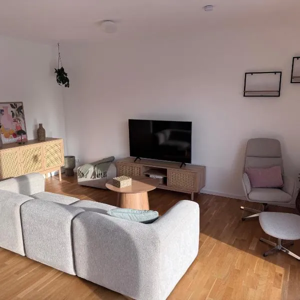 FeWo Malibu '3 Zimmer Apartment mit Seeblick', hotel v mestu Groß Köris