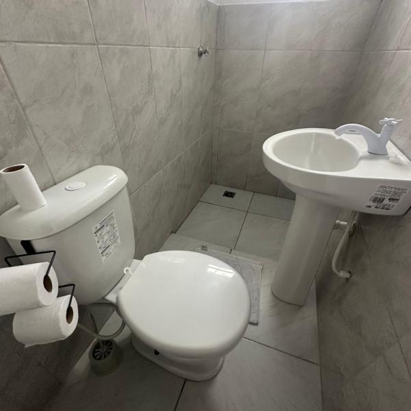 NOVO Ap Econômico em Paranaguá Completo com WiFi e Estacionamento Rotativo - Foto 3