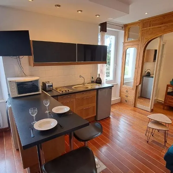 Studio à 70m des flots, hotel Trébeurdenben