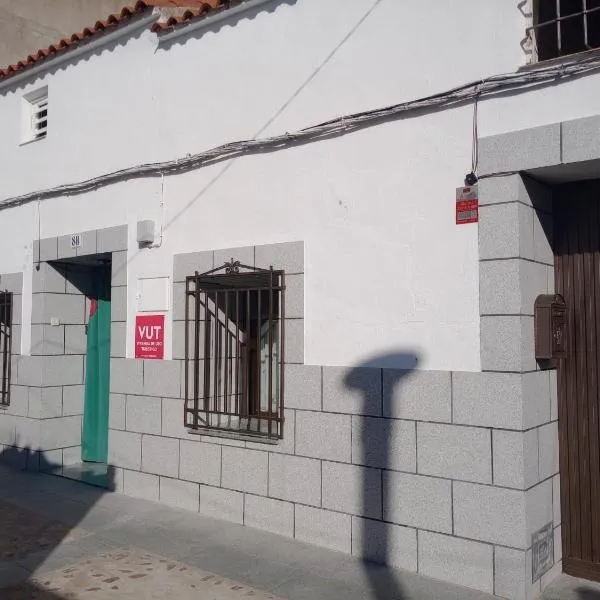 Los Tres Lobitos, готель у місті Orgaz