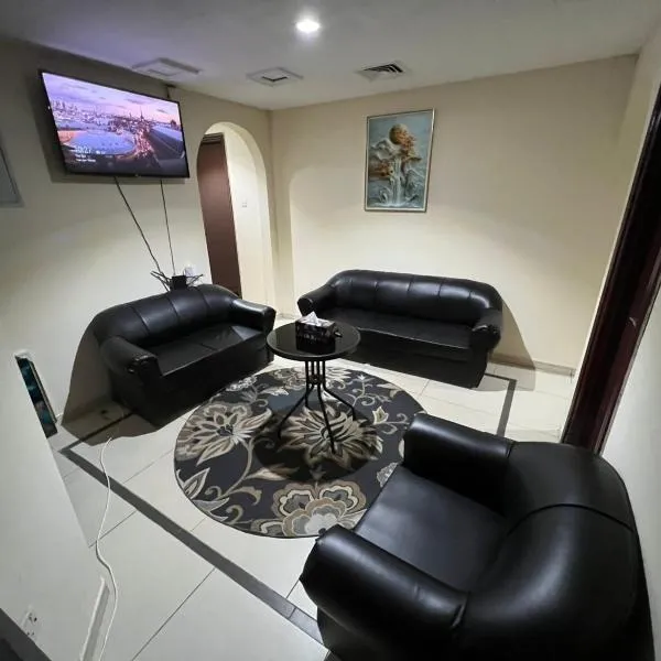 ALEX Hostel C504 - Bed in a shared room with other guests, hotel en Sharjah