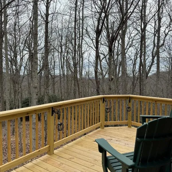 A Tiny Slice of Heaven II, hotel a Boone