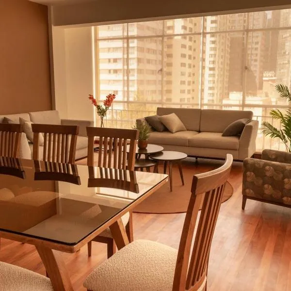 Departamento en Avenida Arce Zona Embajadas 3 Dormitorios y Teleférico, hotel a La Paz