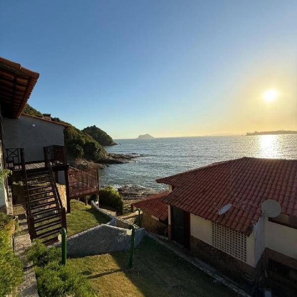 Casa pé na areia em Búzios com vista espetacular!