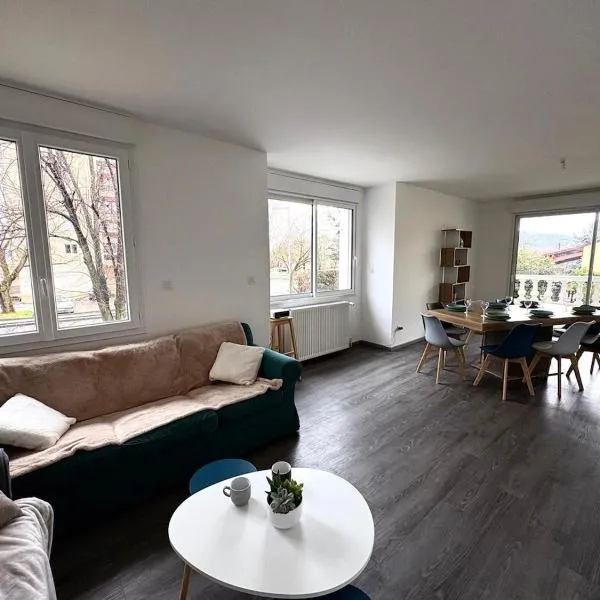 House, garden & garage, Downtown, Near Zenith & A75, hotel u gradu Kurnon d'Overnj