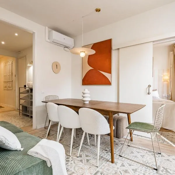 Lovely Apartment with Balcony in Sagrada Familia, hotel di Barcelona