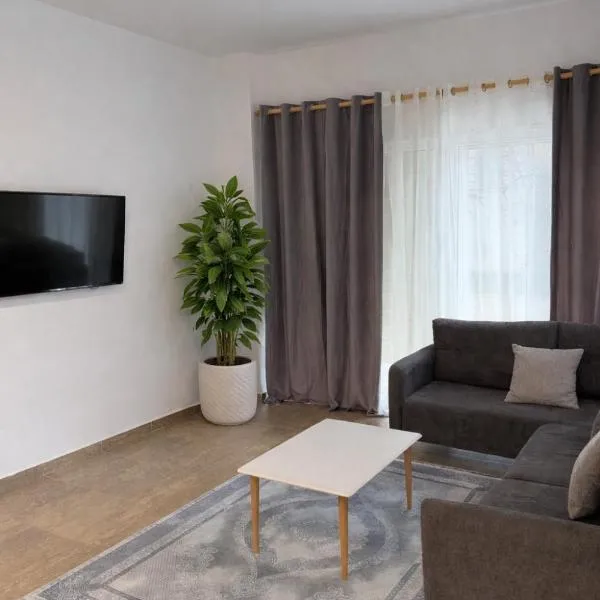 Private Garden Apartment Tirana, hotel in Sauk