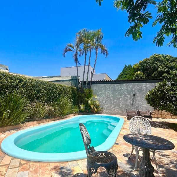 Casa com piscina e muita natureza