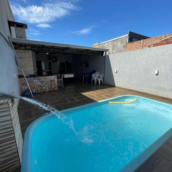 casa com piscina e sinuca