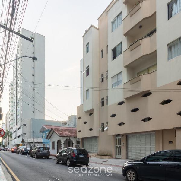 Aptos em prédio a 180 m da Praia em Balneário Camboriú - RAJs