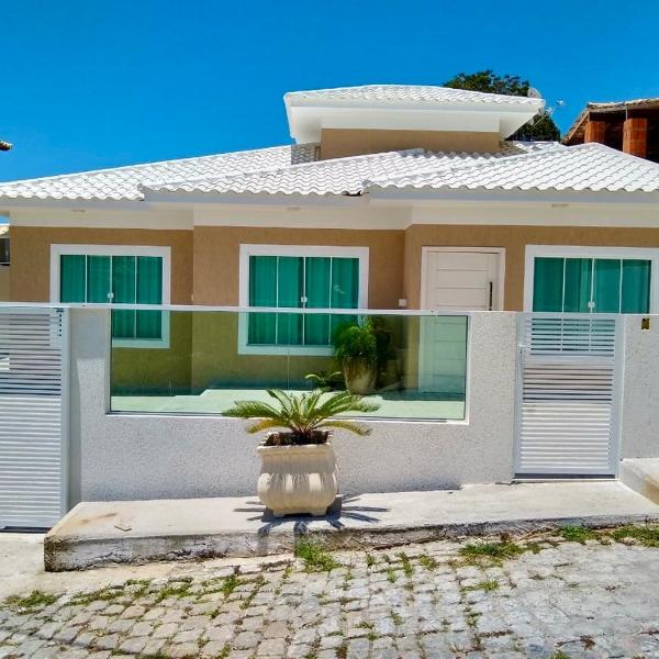 Casa com Piscina e Ar Condicionado em condomínio próximo Praia