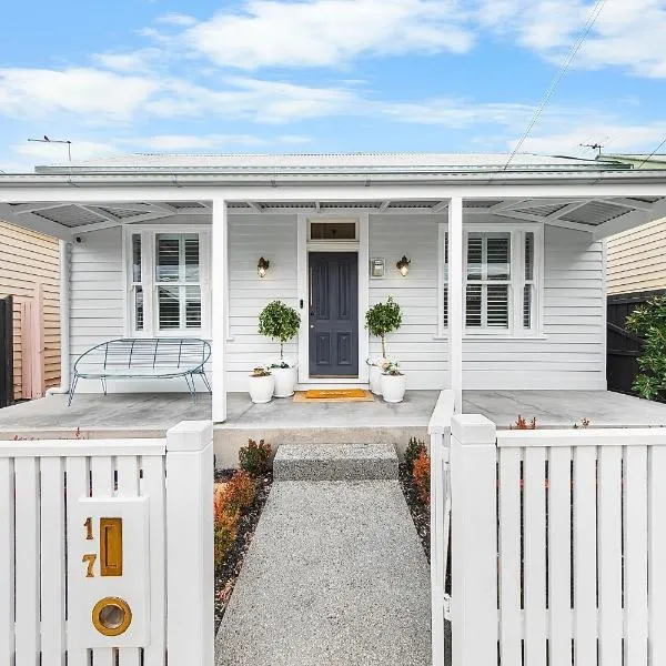 Luxury boutique bay retreat, hotel in Williamstown