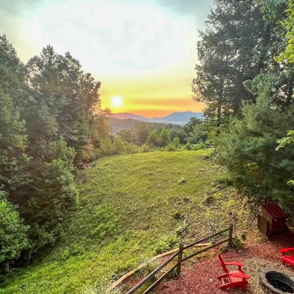 Ellijay Hideaway with Hot Tub, Views and Game Room!, Hotel in Ellijay