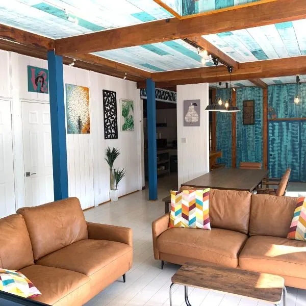 Aqua Beach House Sotoura - 1min walk to Sotoura Beach!, hotel v destinaci Šimoda